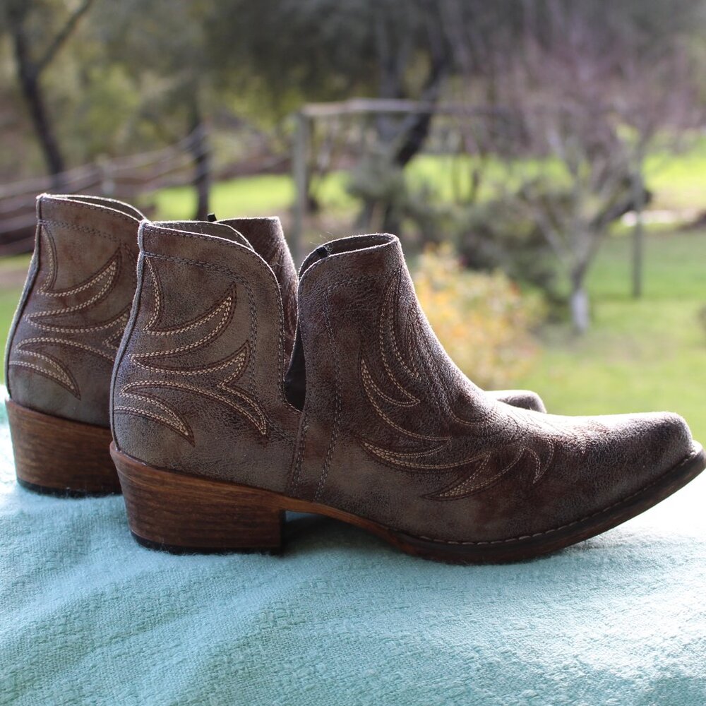 Roper Womens Grey Faux Leather Ava Western Ankle Boots Size W10 - Picture 12 of 14